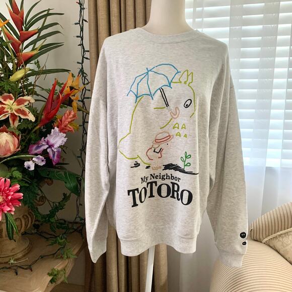 Uniqlo Studio Ghibli My Neighbor Totoro Sweatshirt in Light Gray - Picture 1 of 12